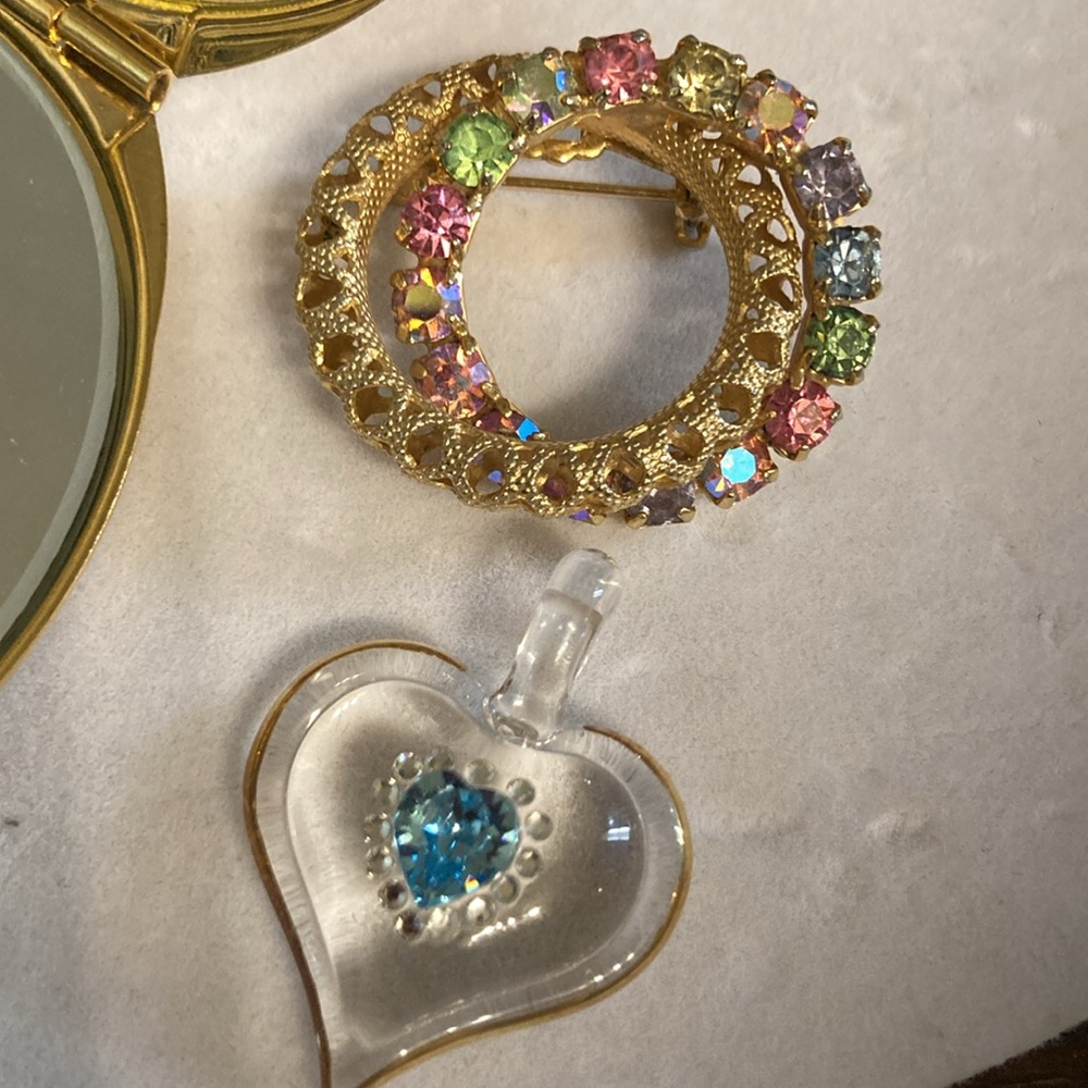 Cleaning out of costume jewelry 7 pieces of jewelry mirror compact . Used - Picture 5 of 9